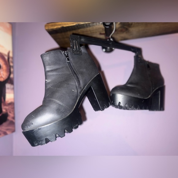 Chunky Ankle Zipper Boots - Picture 2 of 5